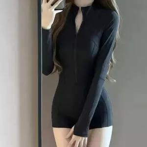 하이넥 반집업 블랙 래쉬가드 체형커버 자외선차단 피부보호 절개 WFOENPJ