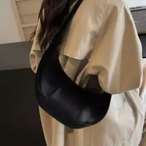크로와상 숄더백 여성 데일리가방 호보백 캐주얼코디