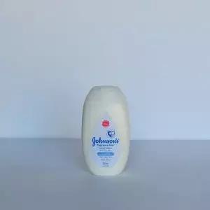 존슨 화이트로션 300ml 청결함 촉촉한로션 탁월한보습 부드러운향 (WB2F18B)