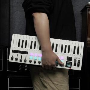 MIDI 컨트롤러 프로 휴대용 키보드 37키 16 RGB 패드 8 노브 내장형 신디사이저 SMK-37 프로 디지털