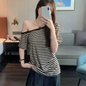 오프숄더 스트라이프 반팔티셔츠 여름 트렌드 단정한스타일 여름반팔 여성반팔티
