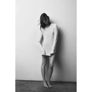 [국내 발송] 자라 자수 롱 슬리브 티셔츠 - 크림 306389