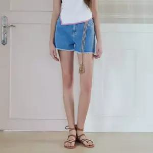 [에고이스트] [BLUE LABEL] 포켓 자수 포인트 데님 쇼츠 (ER2ODQ52-T)