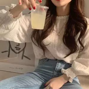 [하프클럽/]긴팔 얇은 레이스 청순 블라우스 프릴소매 여자 펀칭