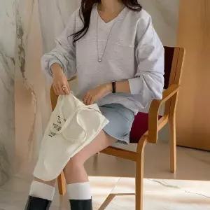 [하프클럽/옷자락]여자 퍼프 하늘색 브이맨투맨 쭈리 봄 티셔츠