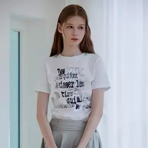[에고이스트] [BLUE LABEL] 레이스 패치 그래픽 반팔티셔츠 (ER2OTH58-T)