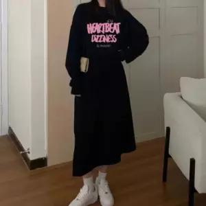 편한 데일리 기모 루즈핏 레터링 포인트 롱 원피스프릴 브이넥 청치마 여자 미니 플레어 여성 하객 플라워
