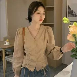 브이넥 셔링 블라우스 단추 퍼프소매 긴팔 랩 크롭 여성 봄 가을 데이트룩 오피스 베이지 데이트 밴딩 여성