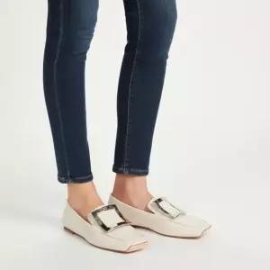 로저비비에 21SS 여성 비브 드라이버 메탈 버클 로퍼 RVW61030770_BSS_C019_21S)