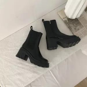 여성 플랫폼 앵클부츠 통굽워커 10대 지퍼 7.5cm