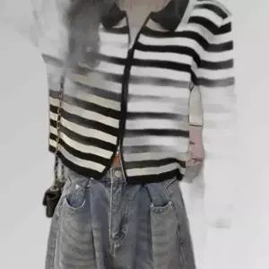 여성 스트라이프 카라 집업 세미크롭 숏 기장 가디건