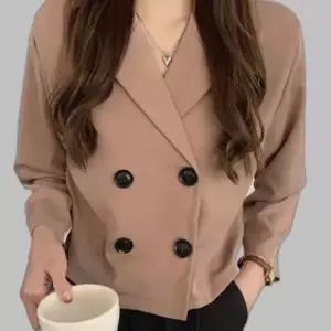 더블버튼 크롭자켓 베이직 카라 디테일 간절기 아우터