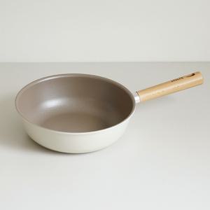 STOLTZ 슈톨츠 크림 쿡웨어 IH 궁중팬(웍팬)26cm 원목손잡이 통주물 후라이팬