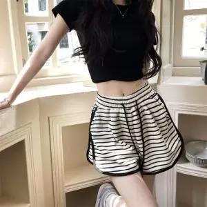 편한 반바지 잔스트라이프 옆라인 잔스트라이프 옆라인 반바지 URD 여름 바지 비치반바지