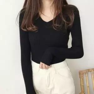 레이온 부드러운 골지 니트 브이넥 티셔츠 슬림핏