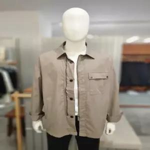 갤러리아 23 S/S 본 MAGNUM 지퍼 디테일 셔츠형 카키 점퍼 BN3SBA634KH