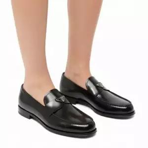 프라다 MUST IT_ 삼각로고 남성 가죽 로퍼 블랙 2DB205 055 F0002