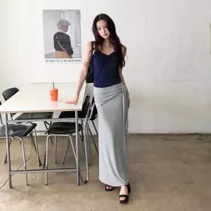 [옷자락] 여자 데일리룩 찰랑거리는 물결 스트랩 레이어드 롱 스커트