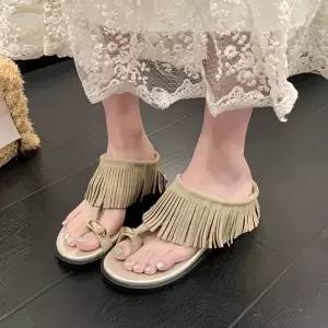 [디아슈즈]그몽 엄지고리 태슬 치마 키높이 슬리퍼 5cm