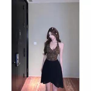아가씨 세트 탄력 타이트한 호피 무늬 V넥 목걸이 조끼 여자 여름 하이웨스트 시폰 가방 엉덩이 반치마 2종