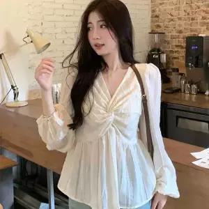 [하프클럽/무드수]체형커버 꼬임 프렌치 블라우스 여리 데이트룩 봄신상