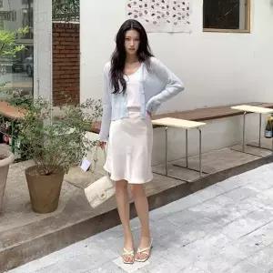 여자 체형커버 가능한 페미닌한 무드 샤틴 머메이드 미디 스커트