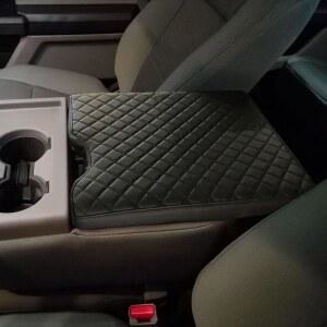 eAj 포드 F150 2015-2026 /F250 F350 F450 2017-2026 가죽 팔걸이 상자 뚜껑 중간 콘솔 커버 팔걸이 상자 보호 커버 액세서리(40/20/40 점프 시트 콘솔 전용)