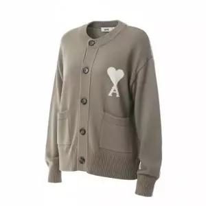 아미 26SS 울 크루넥 드 꾀흐 가디건 UKC381 KN0156 A117)