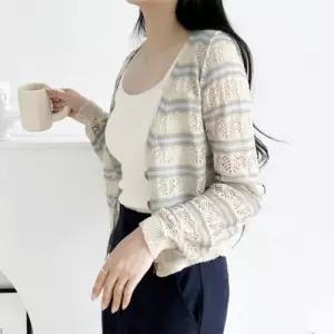 여성 여름 데일리 브이넥 스트라이프 펀칭 니트 가디건 WFNJ0SP