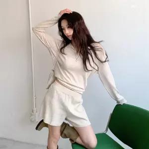 여자 루즈핏 긴팔 브이넥 카라 폴리 레이온 숏팬츠 세트