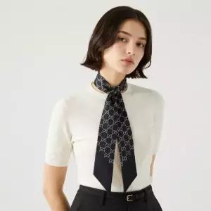 구찌 26SS 블랙 GG 프린트 실크 리본 스카프 812250 3G001 1060