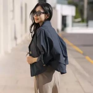 [스타일온미] 바스락 라이트 나일론 언발란스 밑단 크롭 싱글 자켓