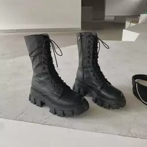 데일리 통굽 여성 레이스업 블랙 롱 워커 겨울신발