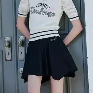 [에고이스트] [BLUE LABEL] 언발 셔링 미니 나일론 스커트 (ER2OSK08-T)