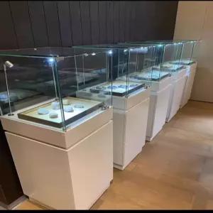 골동품진열장 문화재 전시대 박물관 쇼케이스 도자기 유리