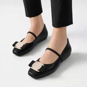 페라가모 26SS 뉴 바라 발레 플랫 768868) 01H345 0768868
