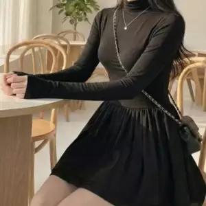 여성 프릴 긴팔 블랙 슬림핏 목폴라 플레어 미니 원피스