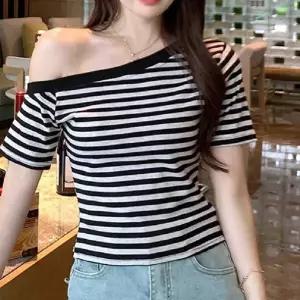 여성 스트라이프 오프숄더 슬림 반팔 크롭티 여름 페스티벌 워터밤 호캉스 바캉스 꾸안꾸 하이틴 슬림핏