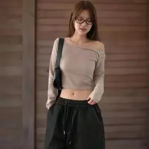 [하프클럽/]여성 골지 오프숄더 크롭 긴팔 티셔츠