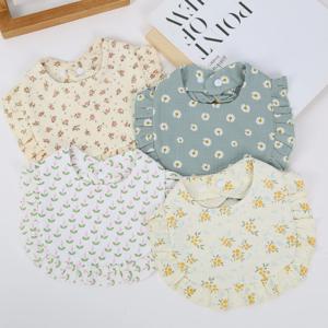 꽃 프린트 아기 Bibs 조정 가능한 스냅 타액 수건 프릴 가장자리 모슬린 코튼 Burp Cloths 레인보우 A 등급 소녀 먹이 스카프