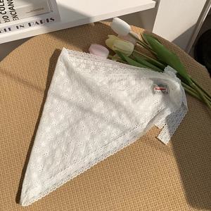 TEMU 여성용 단색 레이스 헤드스카프, 오픈워크 꽃무늬 패턴, 신축성 있는 레이스 트림과 끈 조임 클로저 포함. 다용도 헤드 액세서리로 작은 삼각형 헤드스카프, 허리 벨트, 다목적 헤드웨어로 사용 가능. 봄 여름 야외 나들이와 휴가에 적합하며, 신선하고 통기성 좋은 전원풍의 달콤한 스타일을 연출합니다