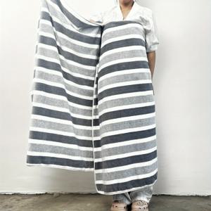 TEMU 특대형 105cm X 200cm 가로 길이의 좁은 줄무늬 대형 목욕 타월 2개, 초흡수성, 속건성, 부드럽고 편안함, 목욕 시간을 위해 특별 설계됨. 빠른 수분 흡수를 위한 두꺼운 산호초 소재로 제작. 스파, 헬스장, 욕실, 샤워실에서 사용하기 쉬움. 해변, 여행, 바닷가 사용에도 적합
