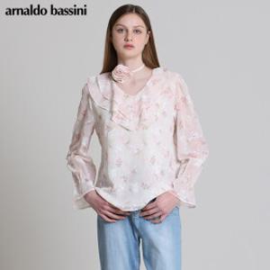 [아날도바시니(ARNALDO BASSINI)] 코사지 프릴 브이넥 블라우스 (택가격: 138000원)