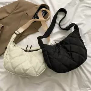 퀄팅 패딩 호보백 1P 사계절 데일리 크로스백 가방 데일리백 다용도크로스백