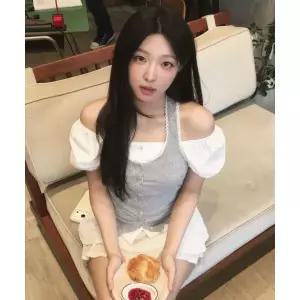 LETTER FROM MOON 로지 레이스 퍼프 블라우스 화이트