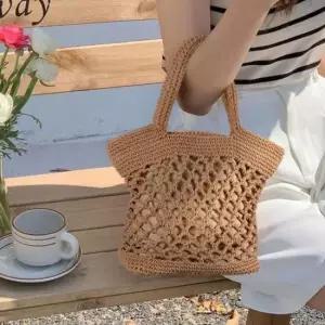 [패션] 손뜨개 펀칭가방 여름휴가룩 내츄럴 경량 니트백 여성