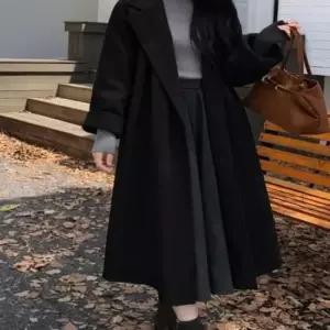 여성 차분한 세련된 분위기 겨울 세미오버핏 롱코트
