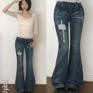 [더핑크] / 페피 로우라이즈 데미지 워싱 포켓 부츠컷 데님 팬츠
