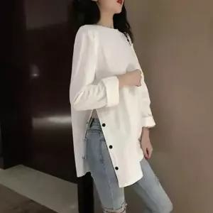 [하프클럽/]여성 루즈핏 긴팔 티셔츠 사이드버튼 라운드넥 롱티 데일리 캐