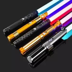 금속 손잡이 RGB 코스프레 양날 검 칼 6 색 변경 LED 전환 가능한 소리와 빛 소년 선물